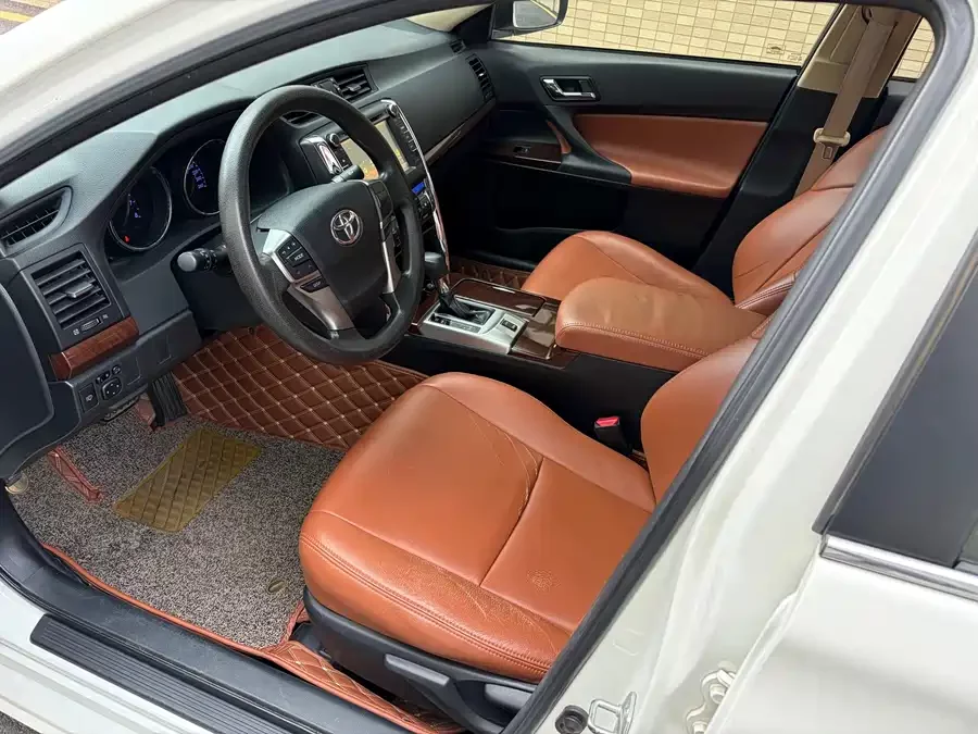 Toyota Reiz