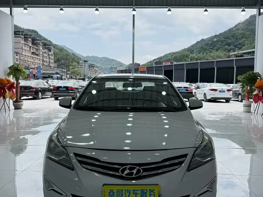 Hyundai Rena