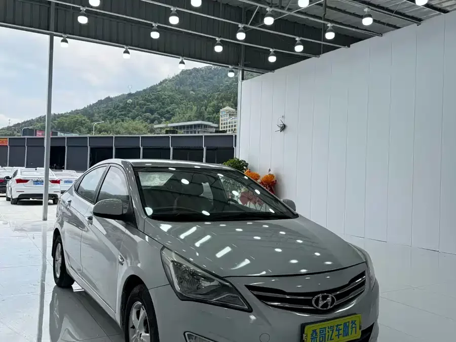 Hyundai Rena