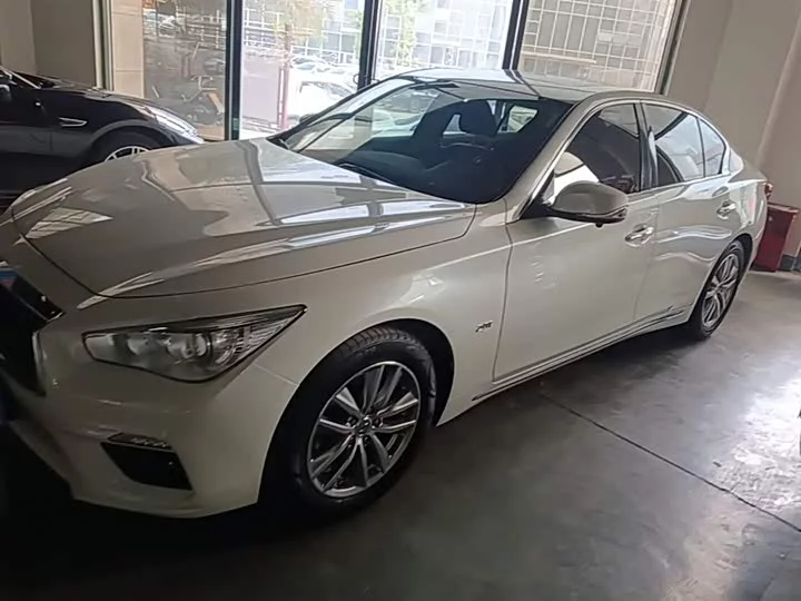 Infiniti Q50L