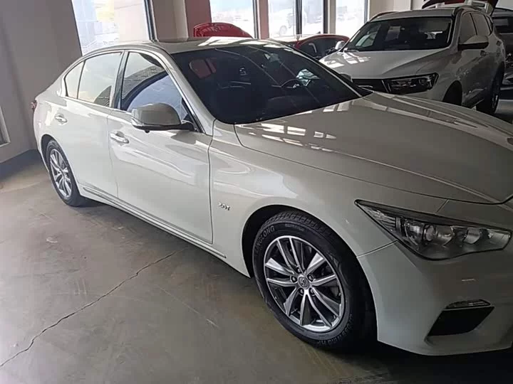 Infiniti Q50L