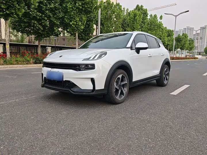 Lynk & Co 06