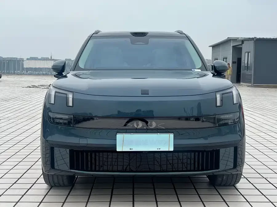Lynk & Co 900
