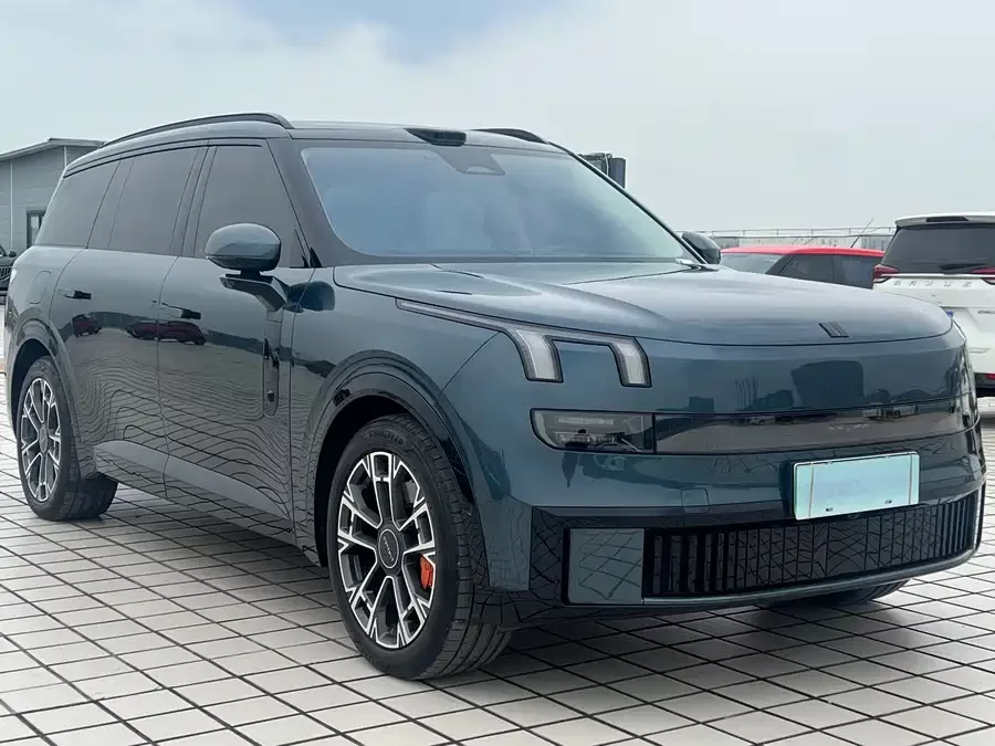 Lynk & Co 900