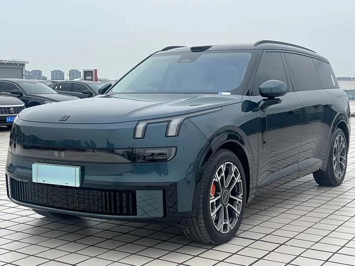 Lynk & Co 900