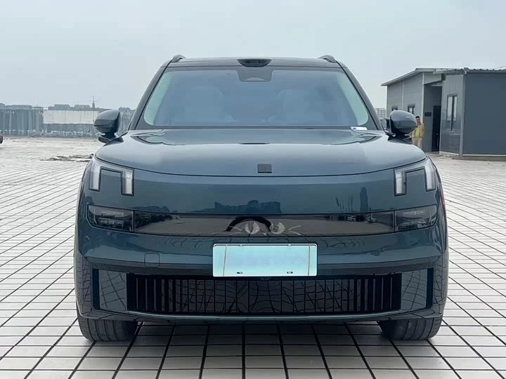 Lynk & Co 900