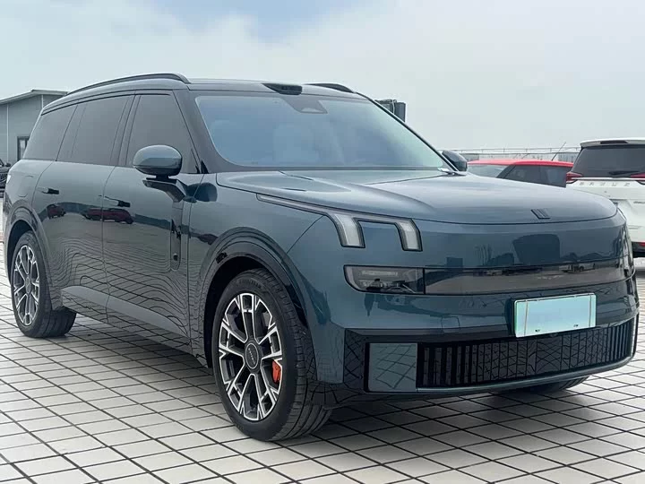 Lynk & Co 900