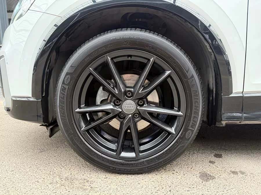 Audi Q2L