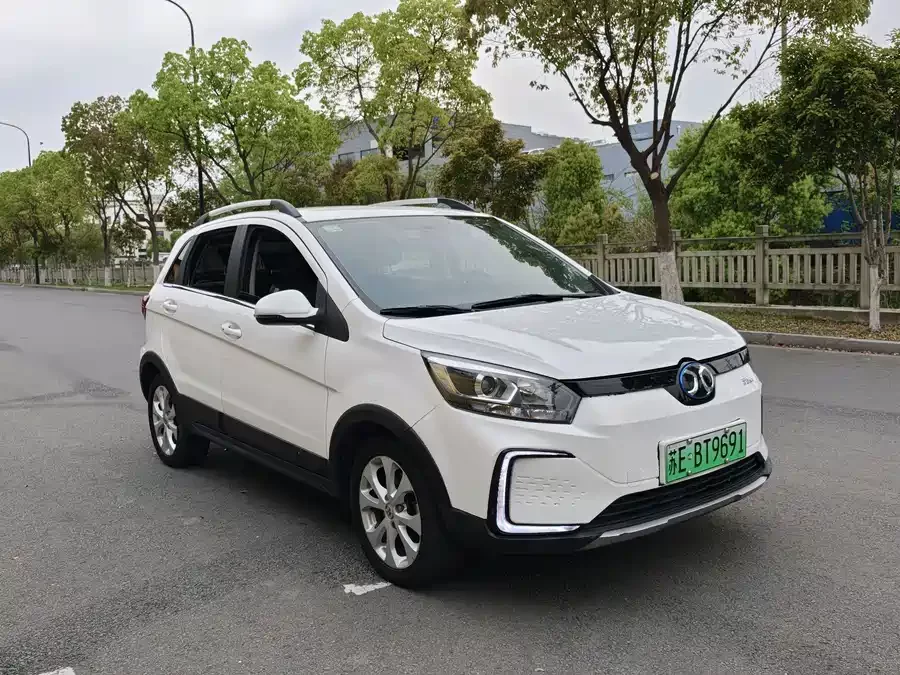 BAIC EC5