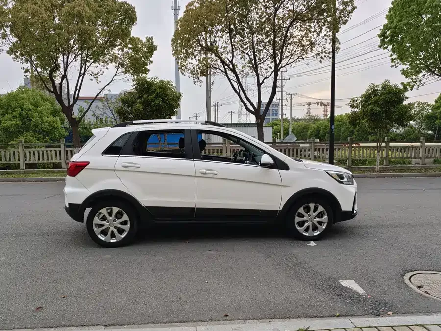 BAIC EC5