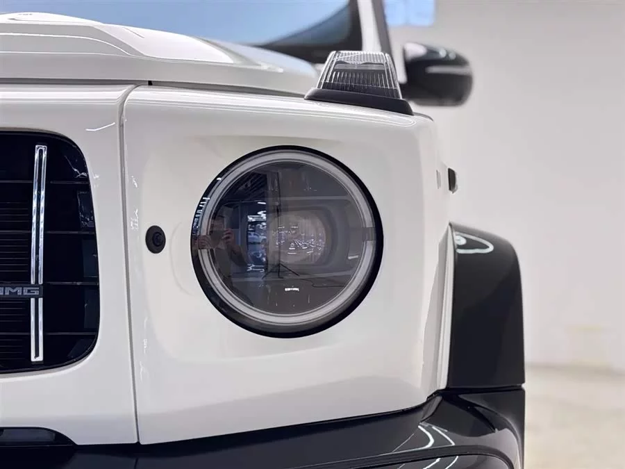 Mercedes Benz G-rated
