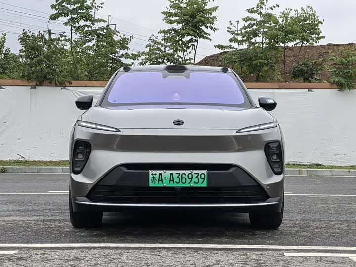 NIO ES8