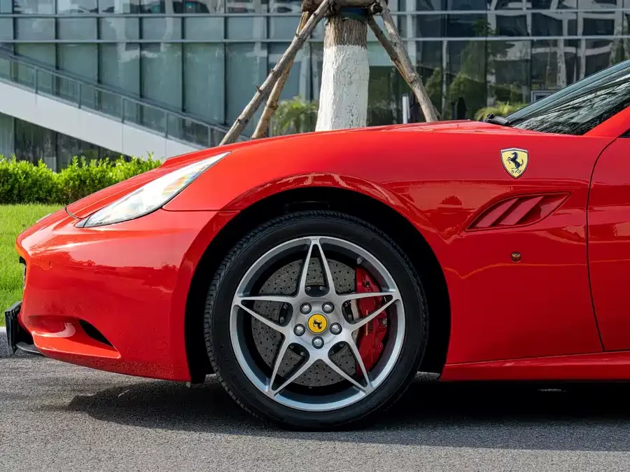 Ferrari California T