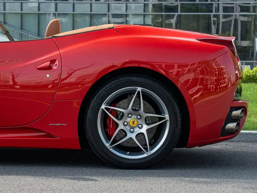 Ferrari California T
