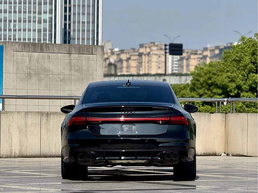 Audi A7L