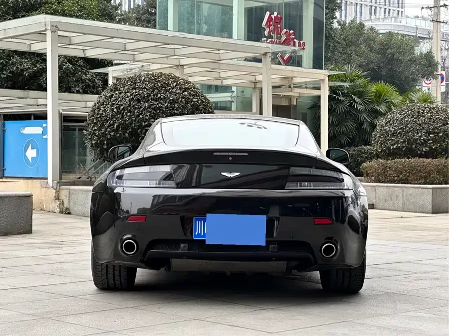 Aston Martin V8 Vantage