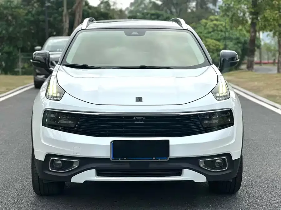 Lynk & Co 01