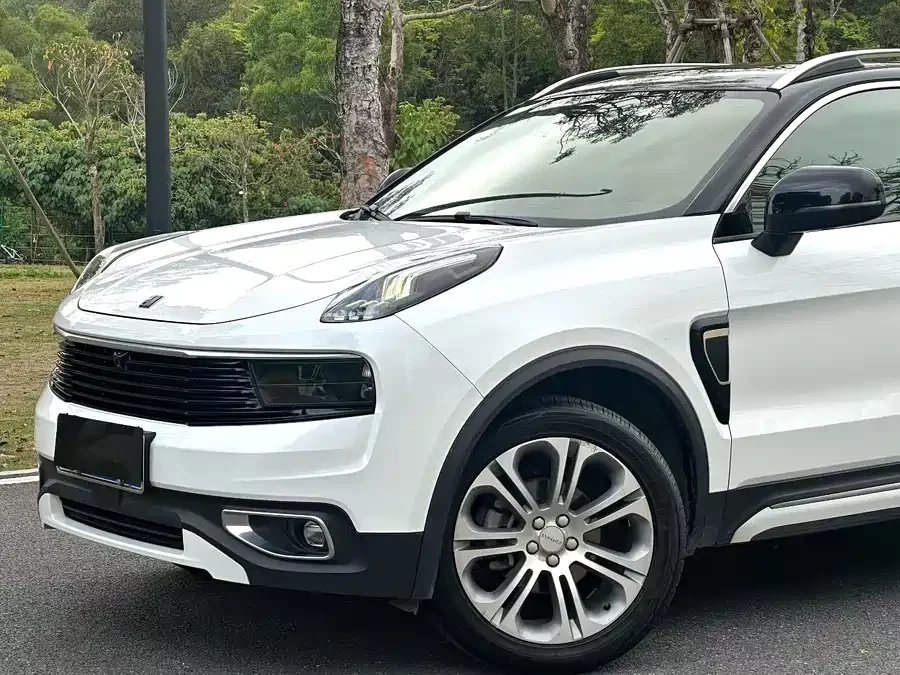 Lynk & Co 01