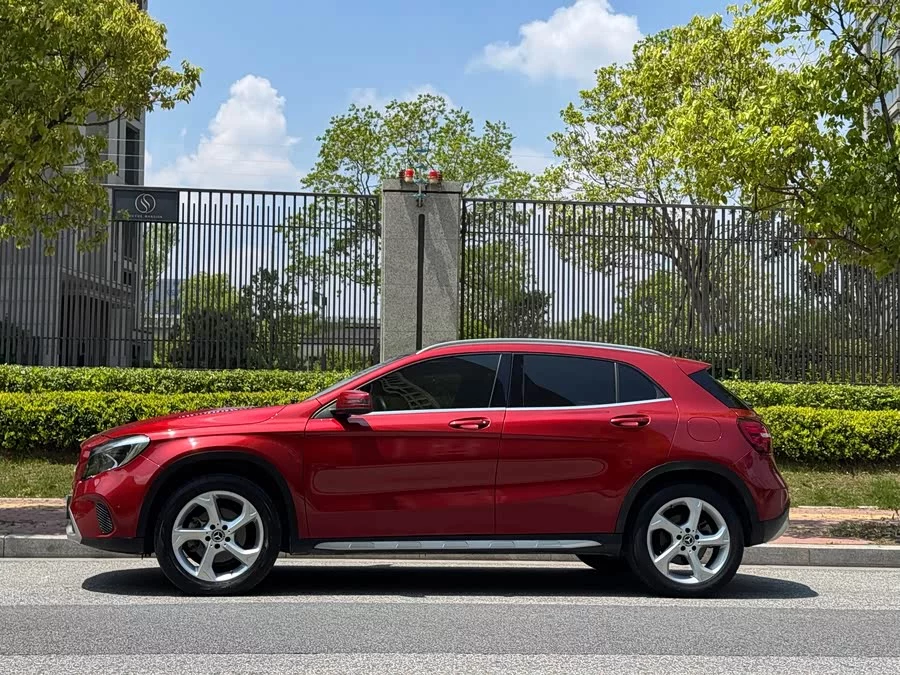Mercedes Benz GLA
