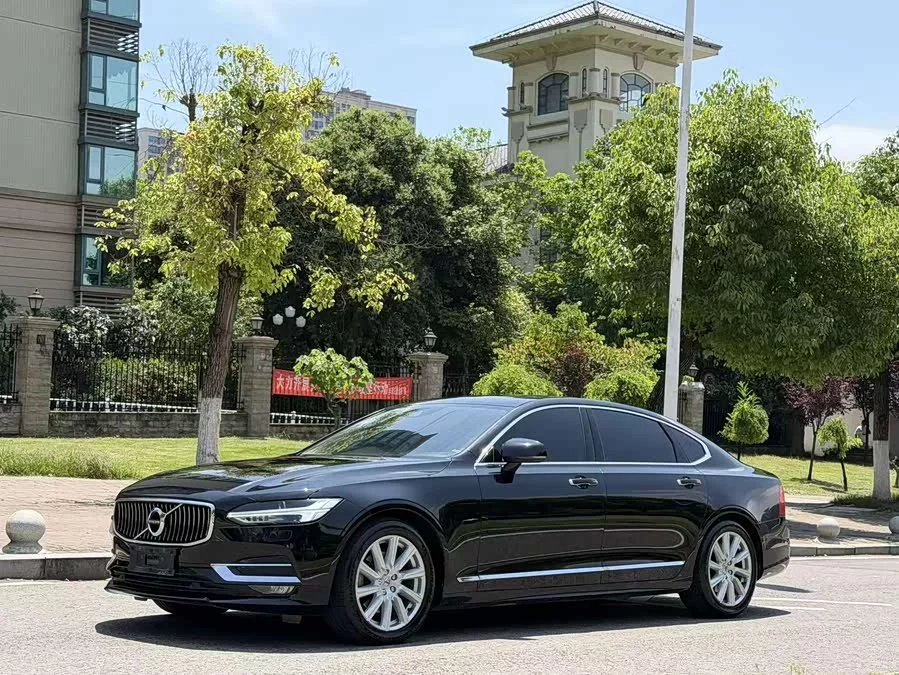 Volvo S90