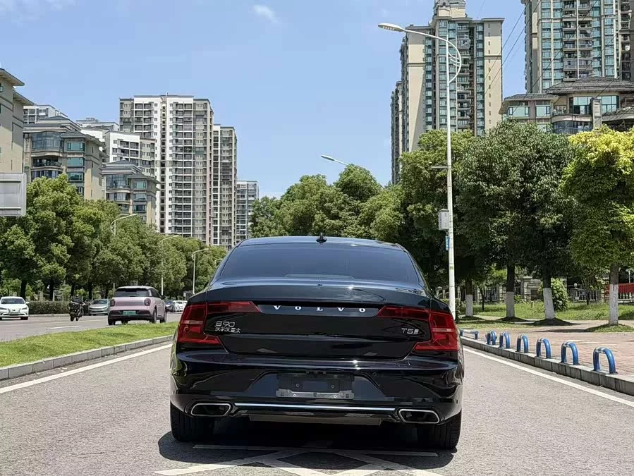 Volvo S90