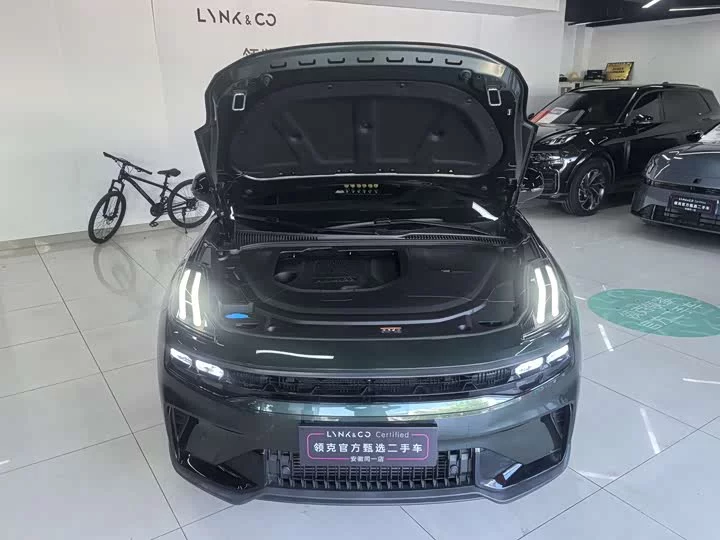 Lynk & Co 06