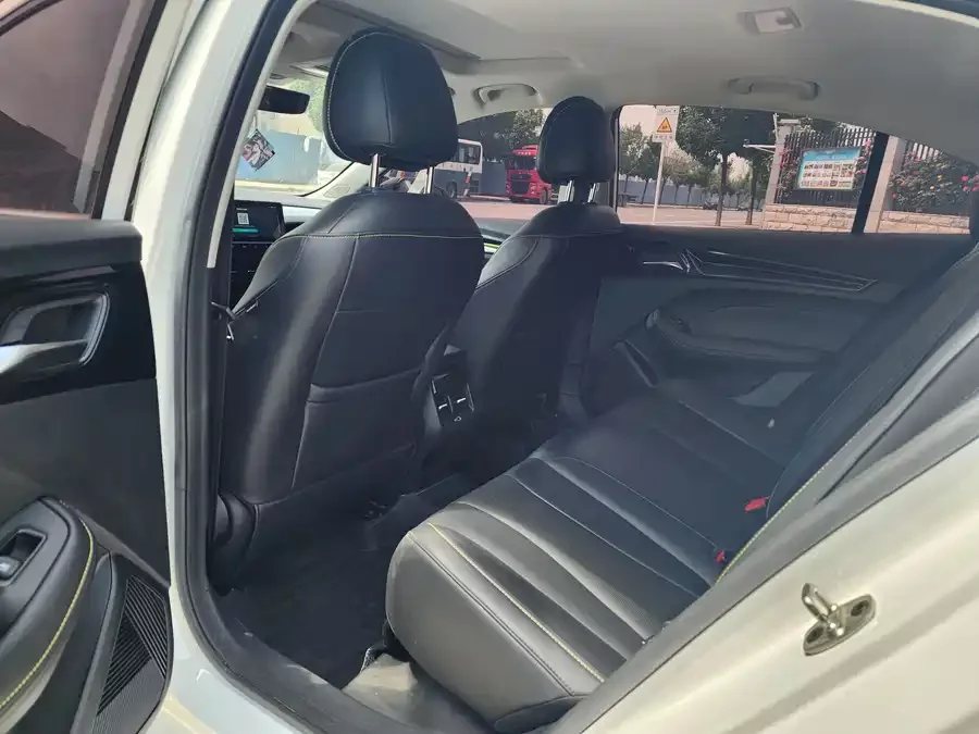 Roewe i5