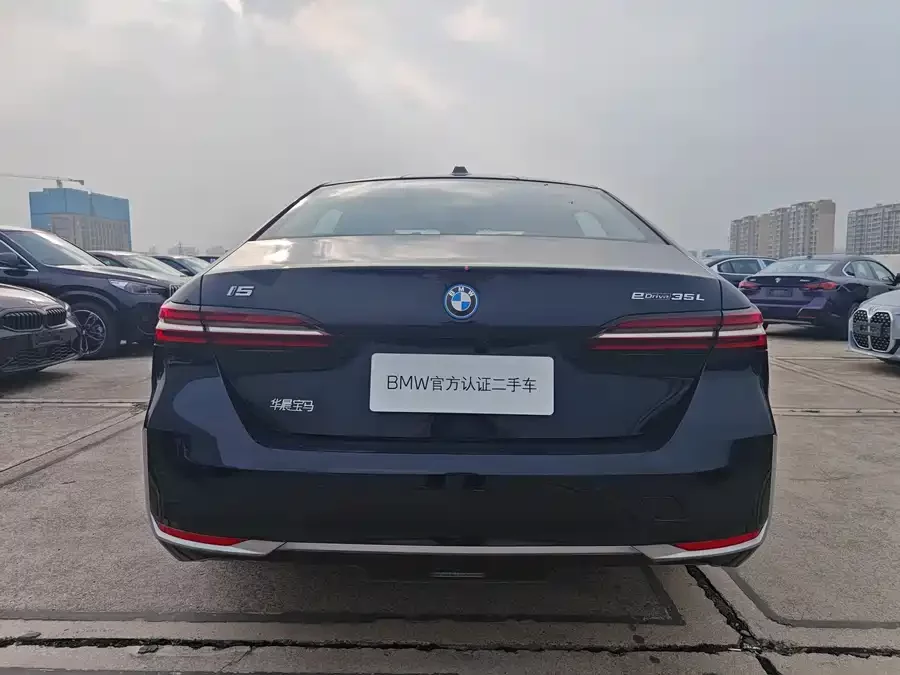 BMW i5