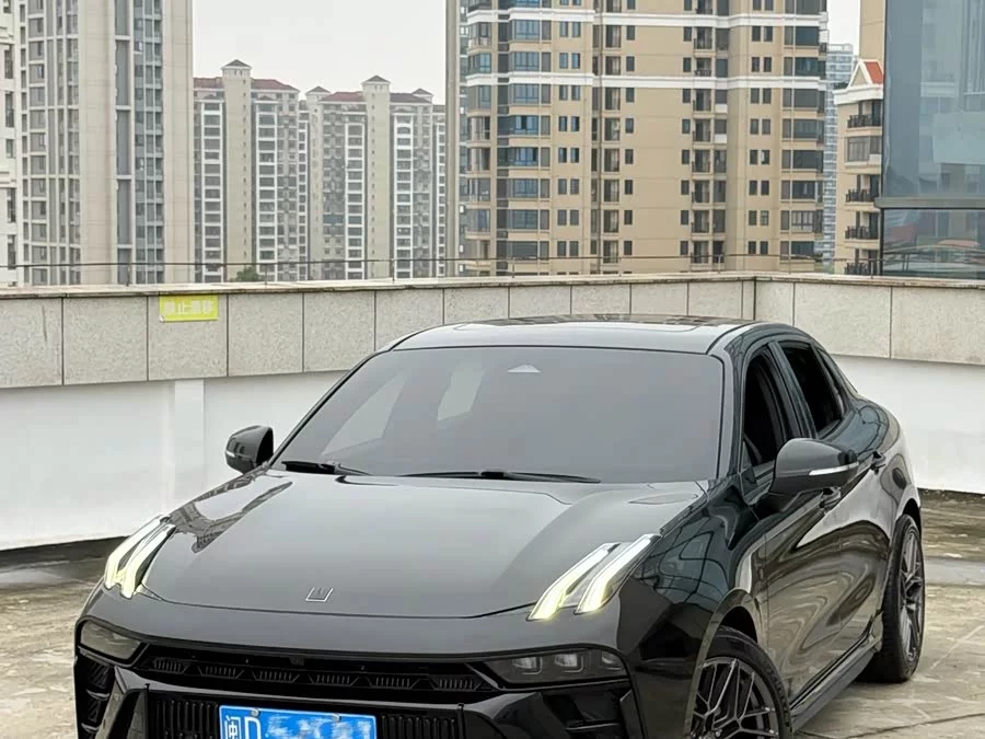Lynk & Co 03