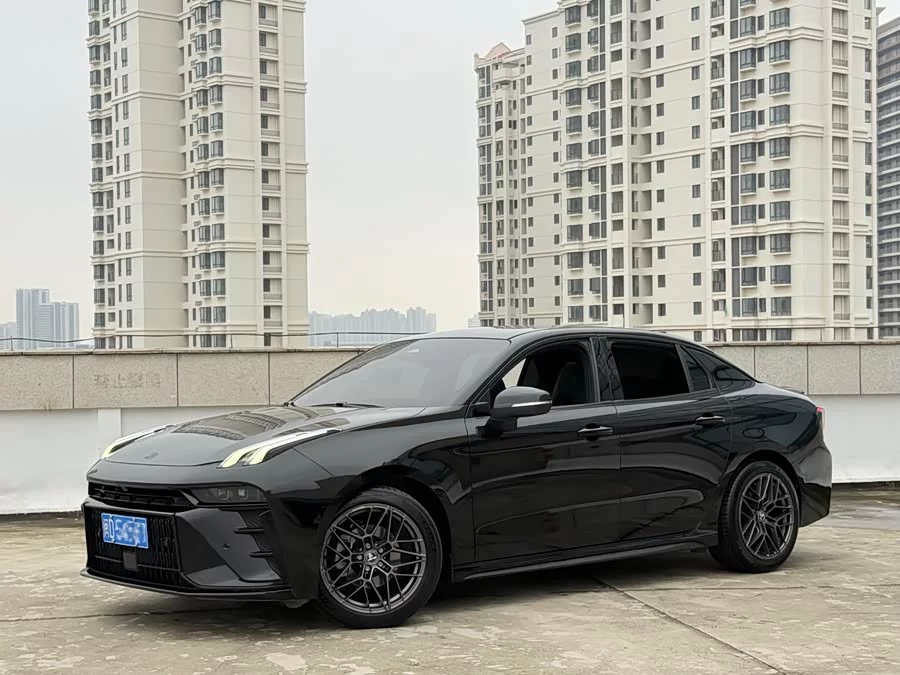 Lynk & Co 03