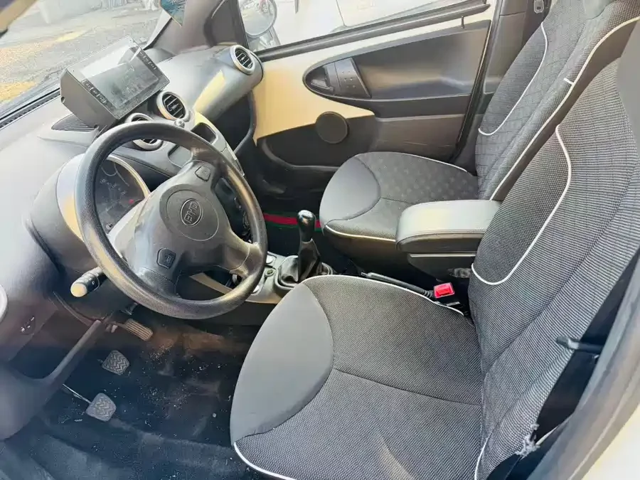 BYD F0