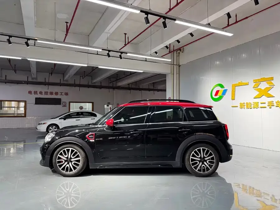 MINI JCW COUNTRYMAN