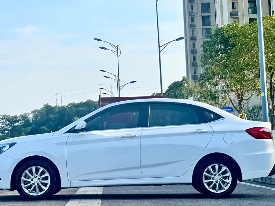 Changan Yuexiang V7