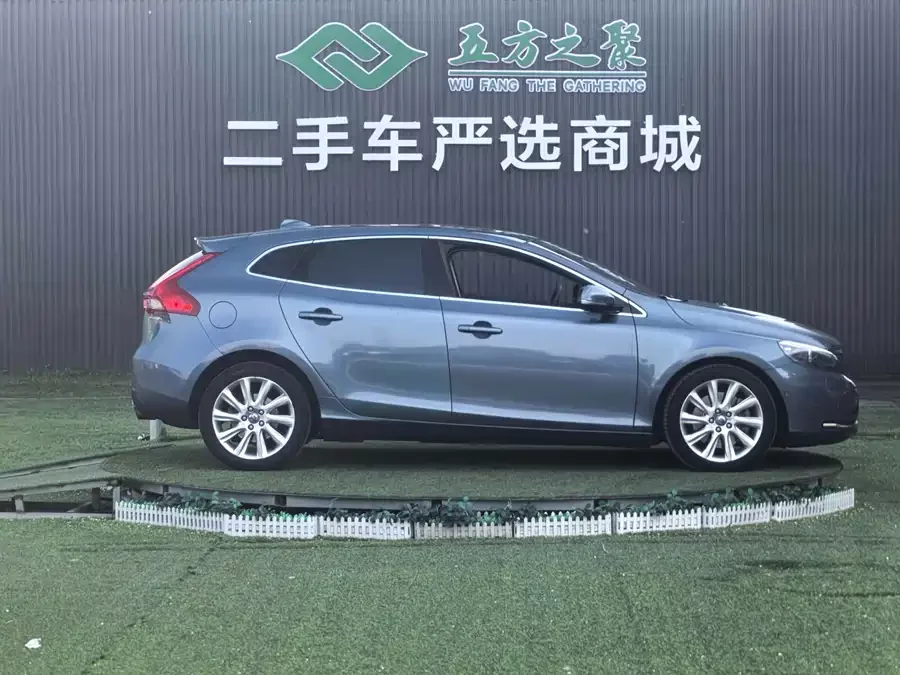 Volvo V40
