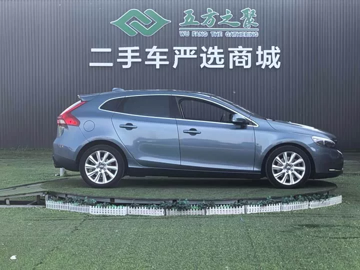 Volvo V40