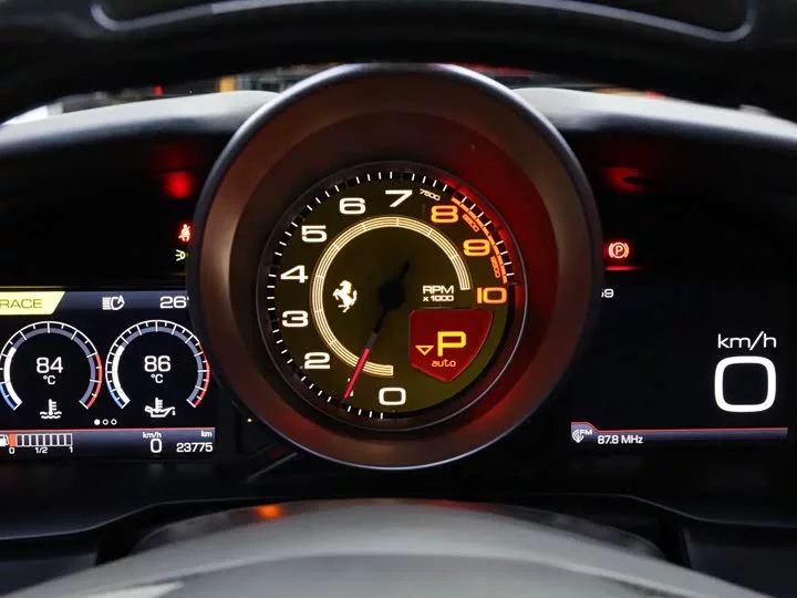 ferrari F8