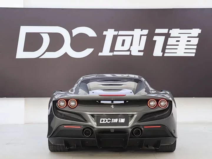 ferrari F8