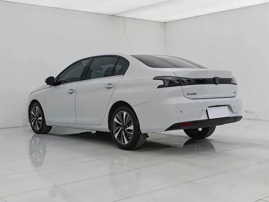 Peugeot 408