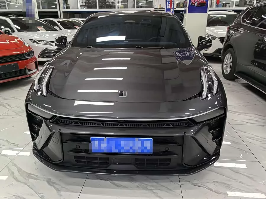 Lynk & Co 03