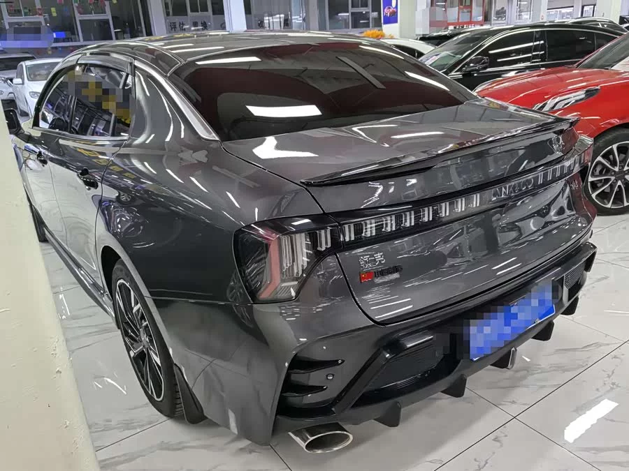 Lynk & Co 03