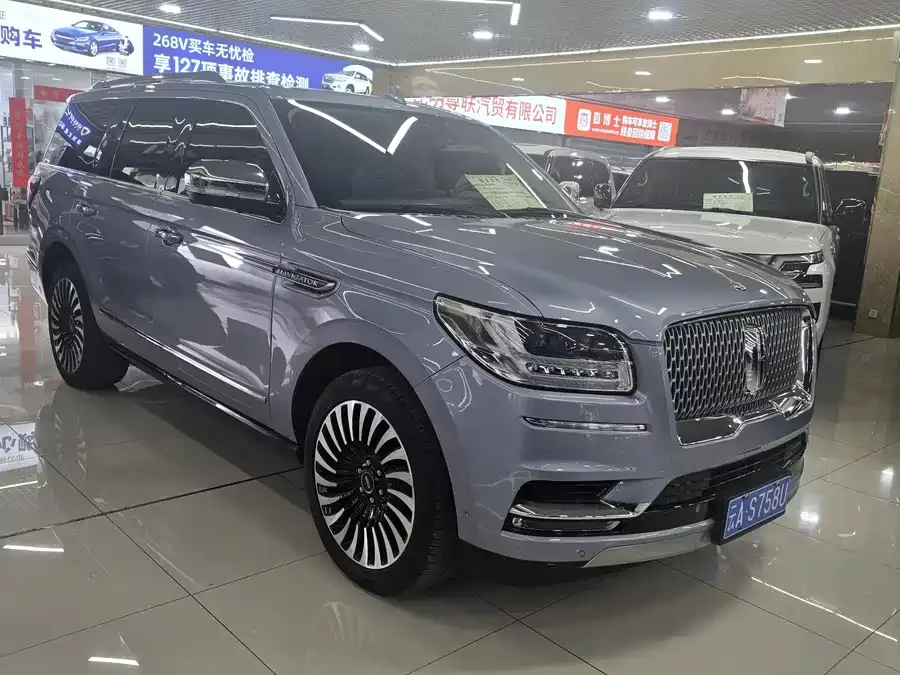 Lincoln Navigator