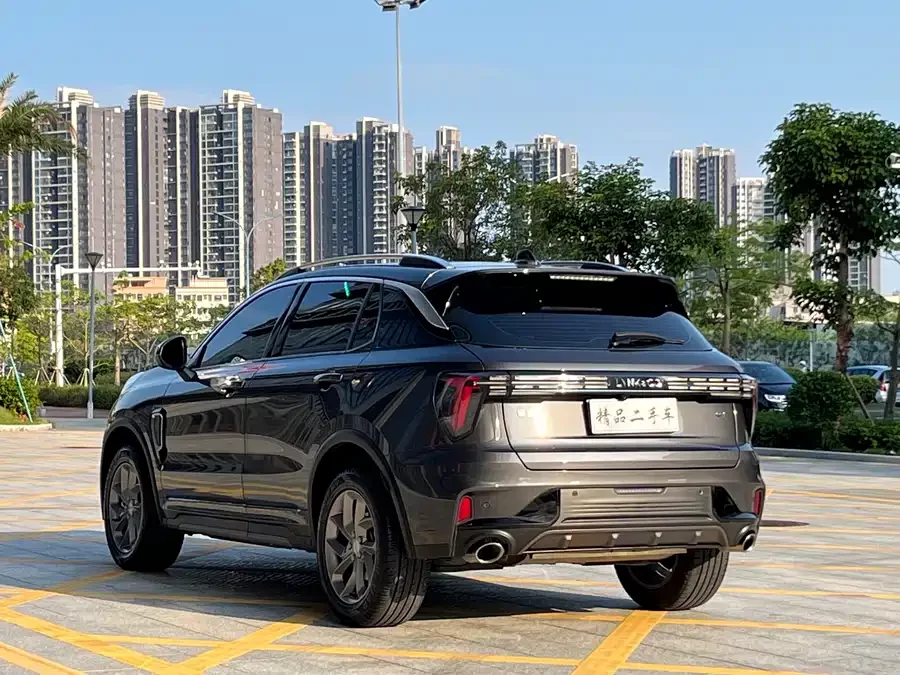 Lynk & Co 01