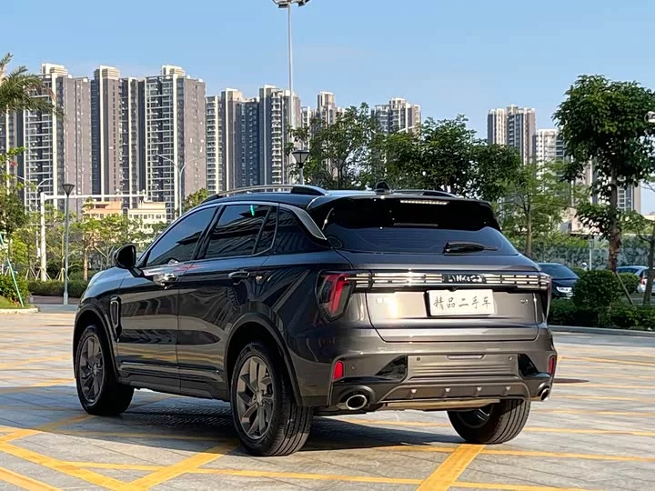 Lynk & Co 01