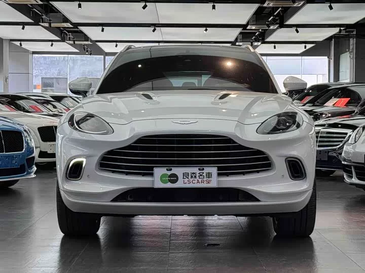 Aston Martin DBX