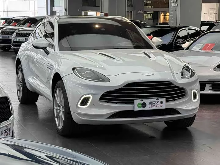 Aston Martin DBX