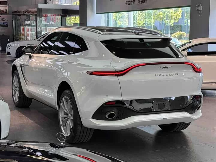 Aston Martin DBX