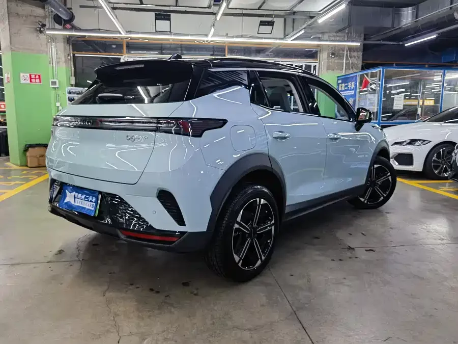 Lynk & Co 06 EM-P