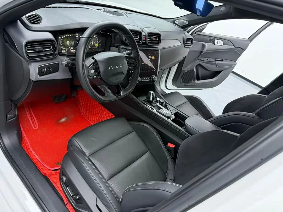 Lynk & Co 03
