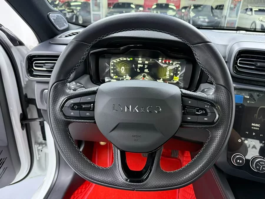 Lynk & Co 03