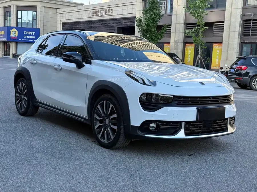Lynk & Co 02